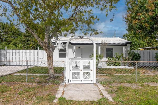 Curtiss Park, 805 Sultan Ave, Opa-Locka, Florida 33054, image 1
