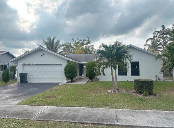 Royal Palm Lakes Estates, 4299 NW 18th Ter, Oakland Park, Florida 33309, image 1