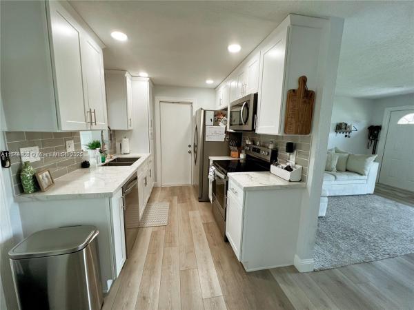 Gold Key Villas, 6868 NW 28th St, Sunrise, Florida 33313, image 1
