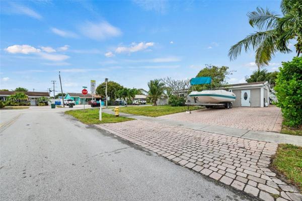 Collier Estates, 5801 NE 3rd Ave, Oakland Park, Florida 33334, image 3