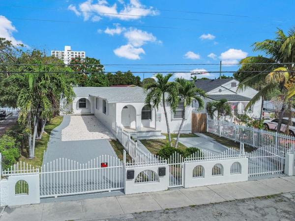 Holleman Manor, 1807 NW 33rd St, Miami, Florida 33142, image 1