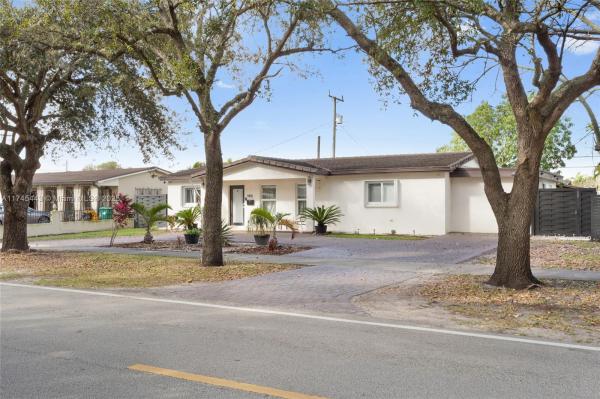 Coral Park Estates, 1400 SW 92nd Ave, Westchester, Florida 33174, image 1