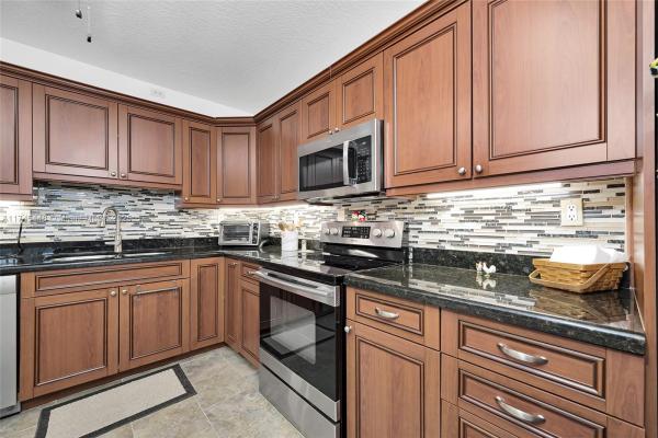 Maybury Mansions, 5208 NE 24th Ter #F318, Fort Lauderdale, Florida 33308, image 1