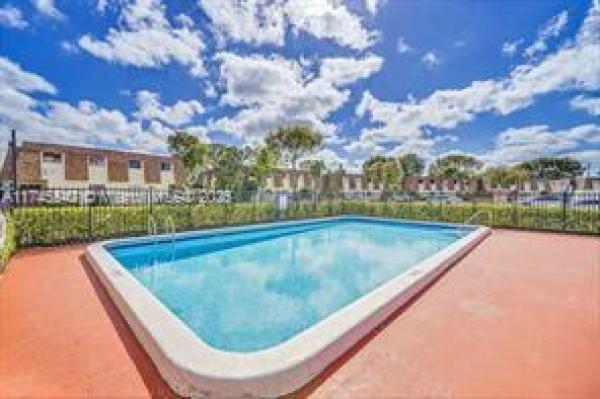Le Clos Townhomes, 129 San Remo Blvd, North Lauderdale, Florida 33068, image 2