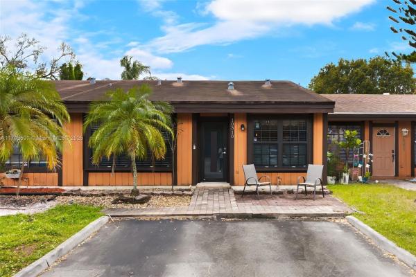 Cedarwoods At Pembroke Lakes, 10310 Iris Ct #10310, Pembroke Pines, Florida 33026, image 1
