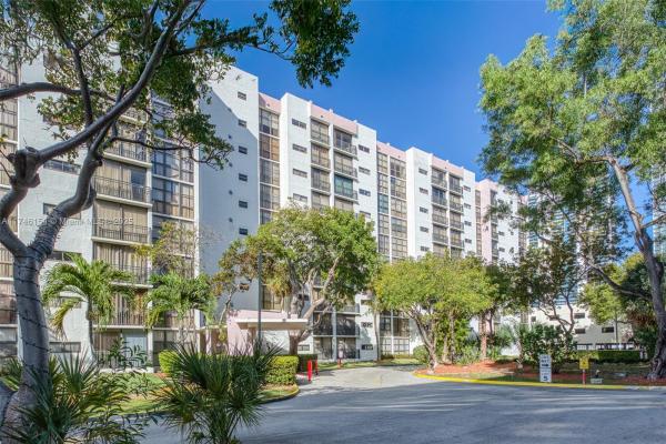 Plaza Of The Americas, 17011 N Bay Rd #1019, Sunny Isles Beach, Florida 33160, image 1