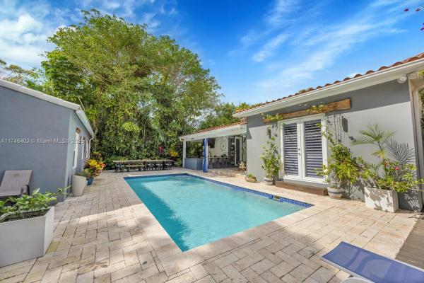 Coral Estates, 704 Madeira Ave, Coral Gables, Florida 33134, image 1