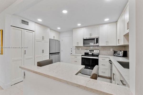 Stratford Towers, Hollywood, Florida 33019, image 1