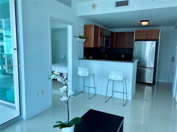 Met 1, 300 S Biscayne Blvd #T-2711, Miami, Florida 33131, image 1