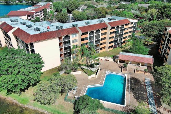 Sunrise Island, 3955 N Nob Hill Rd #305, Sunrise, Florida 33351, image 1