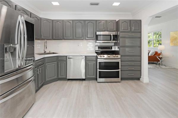 Country Club Homes, 1011 N 14th Ave, Hollywood, Florida 33020, image 1