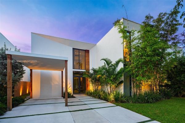 Casa Bianca, 8641 Arboretum Ln, Miami, Florida 33138, image 1