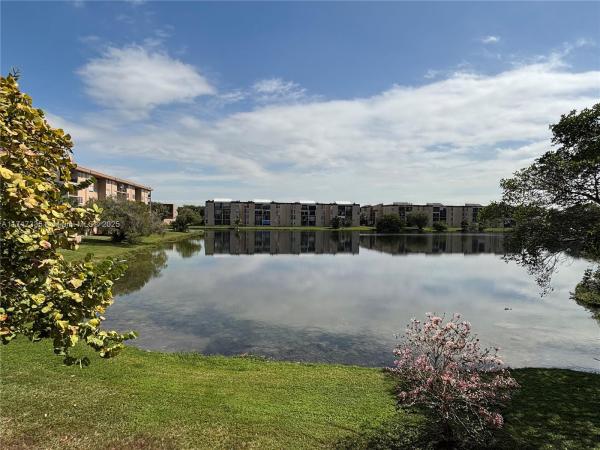 Pine Lake Village, 8875 Fontainebleau Blvd #202, Fountainebleau, Florida 33172, image 1