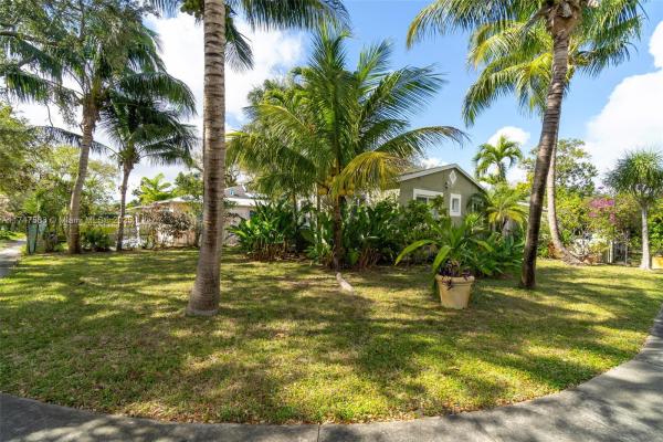 Village Of El Portal, 8900 NE 4th Ave, El Portal, Florida 33138, image 1