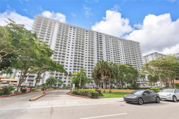 Winston Towers 600, 210 174th St #902, Sunny Isles Beach, Florida 33160, image 1