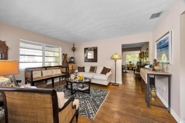 Tamiami Place, 905 El Rado St, Coral Gables, Florida 33134, image 3