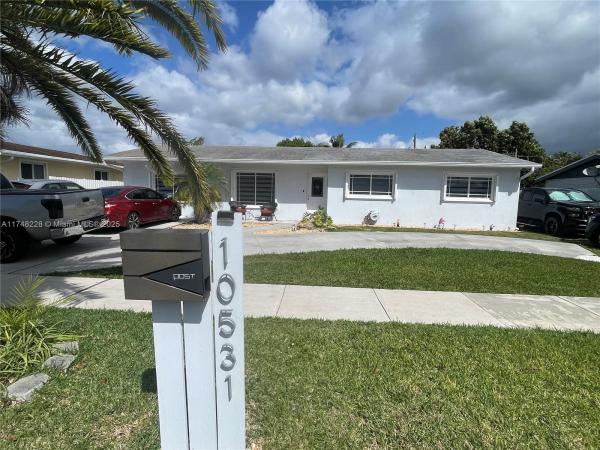 Fairway Plaza, 10531 SW 164th St, Palmetto Estates, Florida 33157, image 1