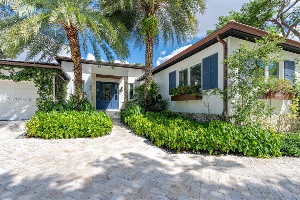 Coral Gables Country Club, 907 Jeronimo Dr, Coral Gables, Florida 33146, image 1