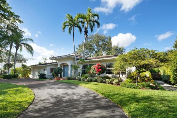 Coral Gables Country Club, 1255 Algardi Ave, Coral Gables, Florida 33146, image 1