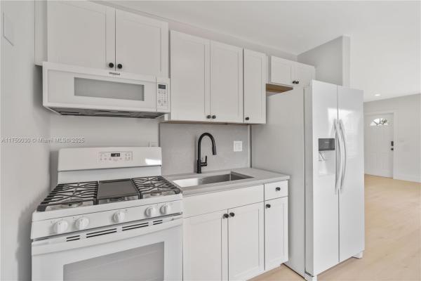 Atlantic Shores Dixie Highway, 815 NE 5th St #1-2, Hallandale Beach, Florida 33009, image 1