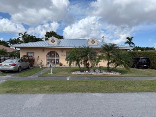 Westwood Lakes Residential, 10745 Westwood Lake Dr, Westwood Lakes, Florida 33165, image 1