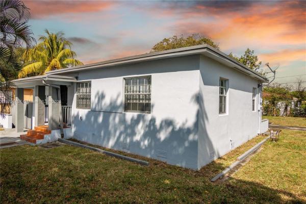 Sunkist Grove, 1005 NW 126th St, North Miami, Florida 33168, image 2