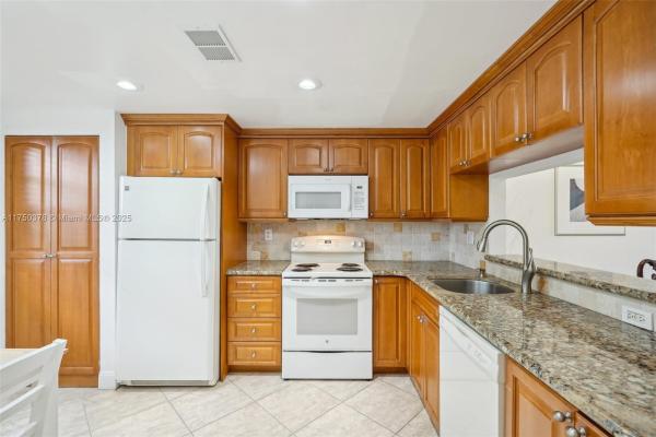 Colony Point, 900 Colony Point Cir #408, Pembroke Pines, Florida 33026, image 2