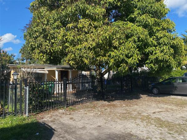 249 NW 102nd St, Unincorporated Dade County, Florida 33150, image 2