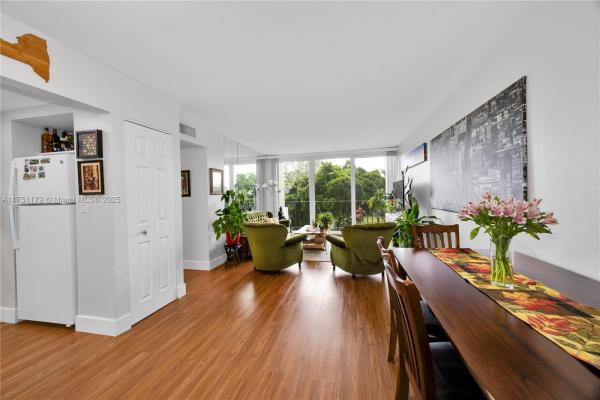 Pinebark, 820 NW 87th Ave #302, Fountainebleau, Florida 33172, image 3