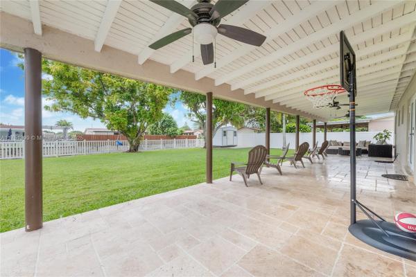 Heftler Homes, 4031 SW 104th Ave, Westwood Lakes, Florida 33165, image 3