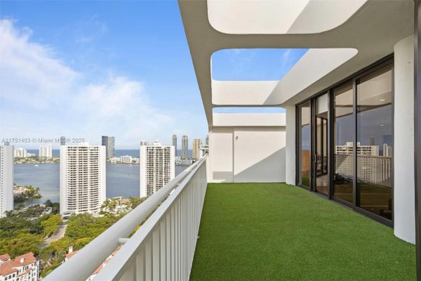 2000 Island Boulevard, 2000 Island Blvd #PH-5, Aventura, Florida 33160, image 1