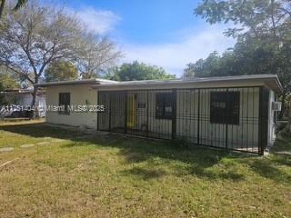 Brian Manors, North Miami, Florida 33161, image 1