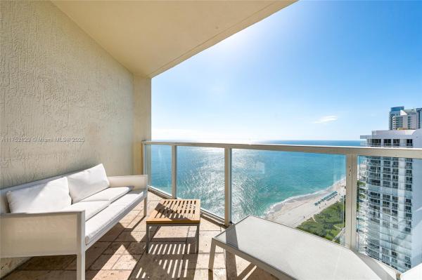 La Perla, 16699 Collins Ave #3010, Sunny Isles Beach, Florida 33160, image 1