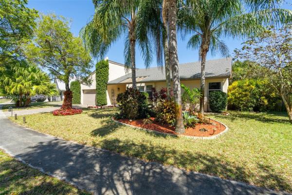 Woodbridge At Pembroke Lakes, 2301 NW 103rd Ave, Pembroke Pines, Florida 33026, image 1