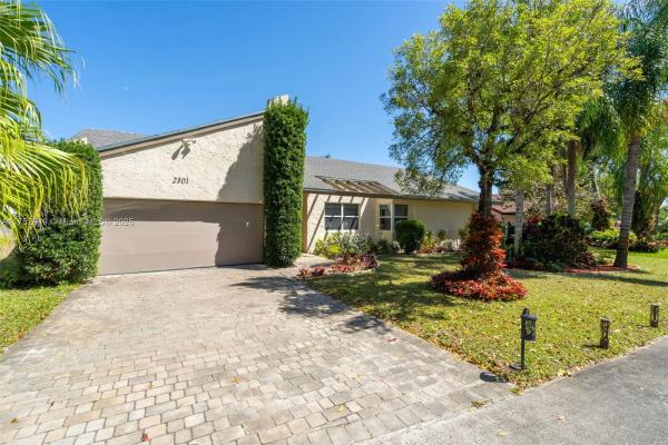 Woodbridge At Pembroke Lakes, 2301 NW 103rd Ave, Pembroke Pines, Florida 33026, image 3