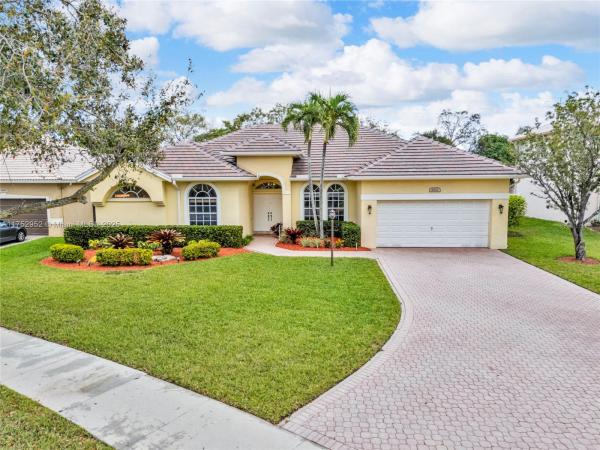 Stoneridge Lake Estates, 6922 E Mariposa Cir E, Pembroke Pines, Florida 33331, image 1