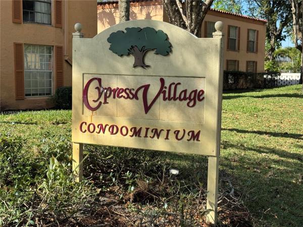 Cypress Village, 7120 Fairway Dr #L4, Miami Lakes, Florida 33014, image 1