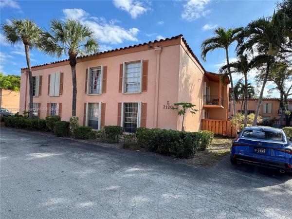 Cypress Village, 7120 Fairway Dr #L4, Miami Lakes, Florida 33014, image 2