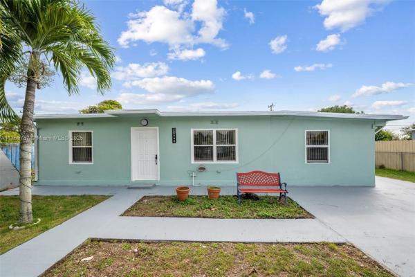 Leisure City Residential, 15300 Leisure Dr, Leisure City, Florida 33033, image 1