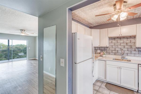 Lauderdale Oaks, 2901 NW 46th Ave #409, Lauderdale Lakes, Florida 33313, image 1