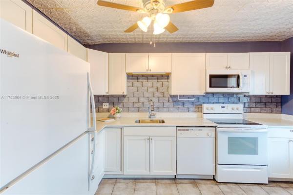 Lauderdale Oaks, 2901 NW 46th Ave #409, Lauderdale Lakes, Florida 33313, image 3