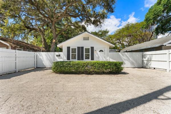 Carters, 3180 Plaza St, Miami, Florida 33133, image 1