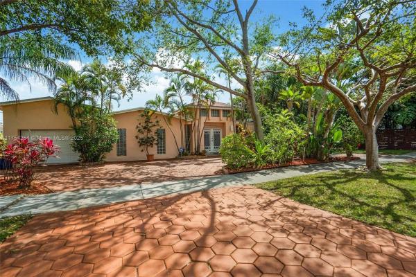 19301 NE 22nd Ave, Unincorporated Dade County, Florida 33180, image 1