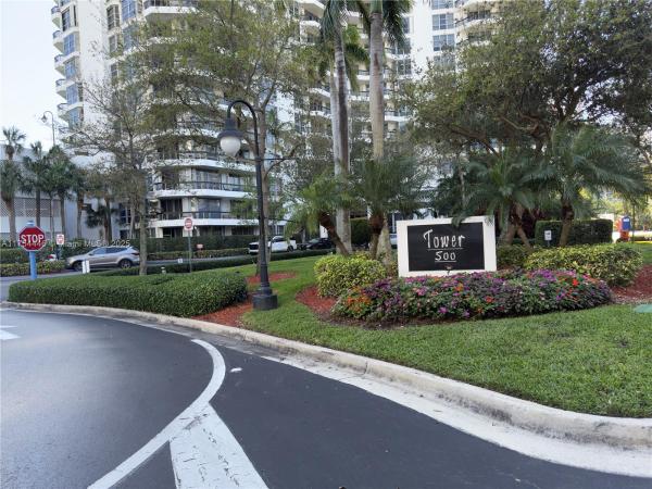Mystic Pointe Tower 500, 3530 Mystic Pointe Dr #415, Aventura, Florida 33180, image 1