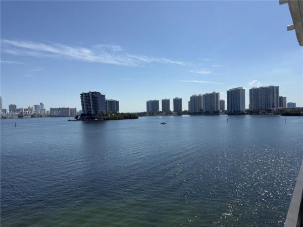 Mystic Pointe Tower 500, 3530 Mystic Pointe Dr #415, Aventura, Florida 33180, image 3