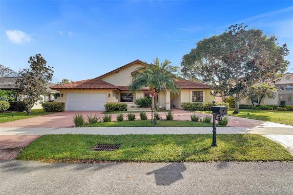 Old Orchard, 3212 Beechberry Cir, Davie, Florida 33328, image 1