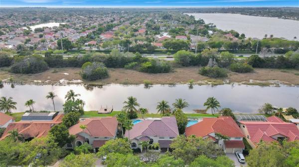 Malibu Pointe At Silver Lakes, 1514 NW 183rd Ter, Pembroke Pines, Florida 33029, image 3