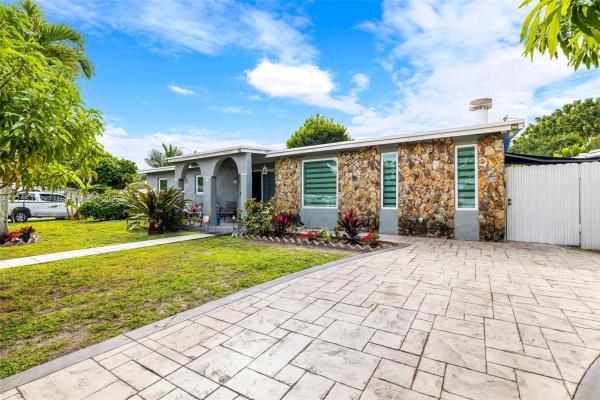 11300 SW 44th St, Unincorporated Dade County, Florida 33165, image 1