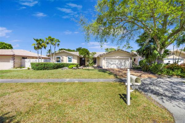 Plantation Hills, 847 W Plantation Cir, Plantation, Florida 33324, image 1