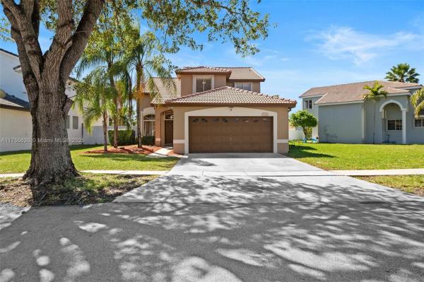 Emerald Springs At Silver Lakes, 934 SW 176th Ter, Pembroke Pines, Florida 33029, image 1
